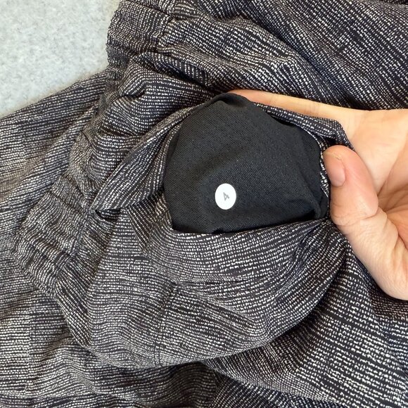 Lululemon Athletica Womens Size 4 Black White Cropped Jogger Pants Elastic Waist - Picture 2 of 14